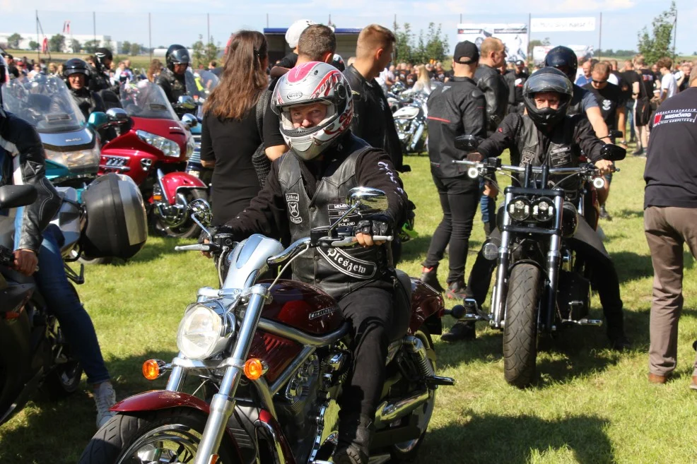 Tłumy na zlocie motocyklowym Moto Kuchary 2023 [ZDJĘCIA, WIDEO] - Zdjęcie główne