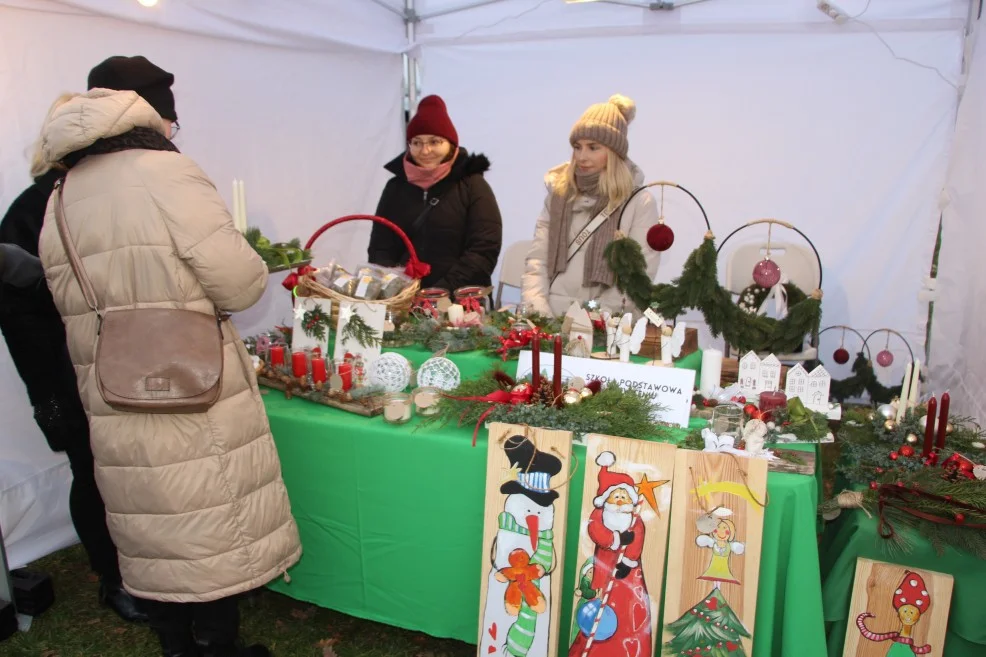 Jarmark bożonarodzeniowy i finał konkursu "Wilekopolskie smaki wigilijne w Choczu"