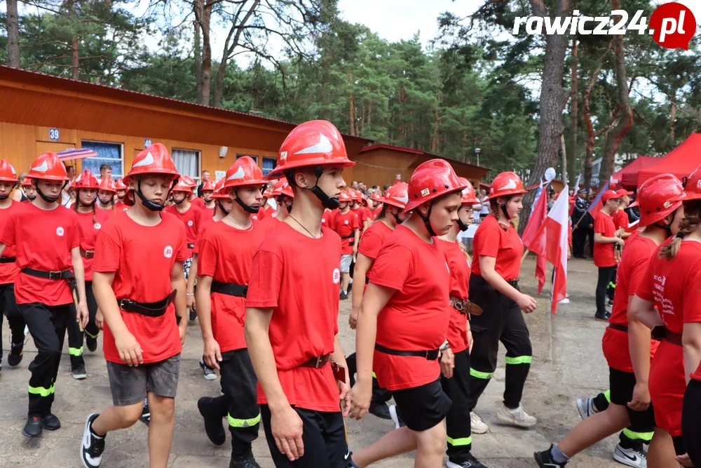 Ślubowanie i pasowanie na strażaka - członka MDP w Brennie (powiat leszczyński)