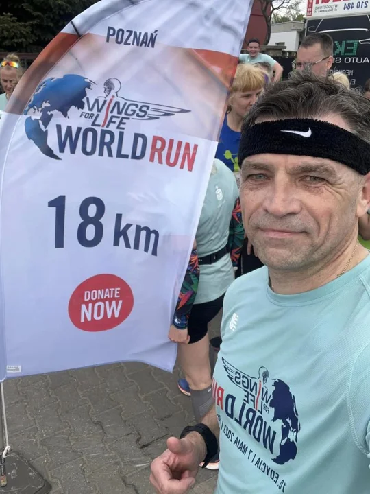 Tomasz Ochliński w biegu Wings for Life World Run w Poznaniu