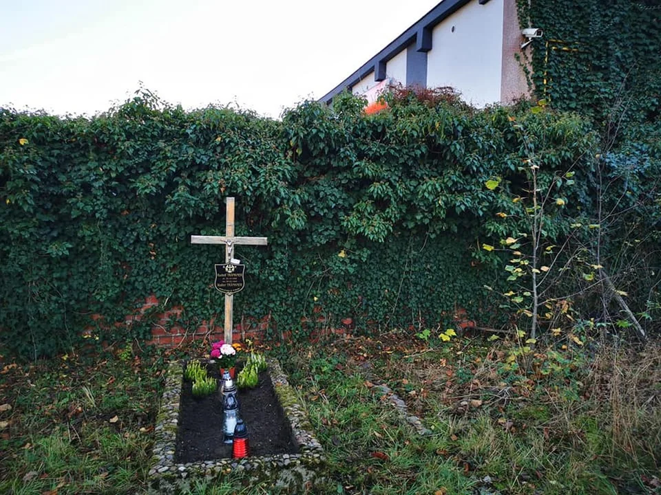 Rudolf Tränkner spoczął w grobie obok swojego brata Waldiego,  który zmarł jako dziecko zmarł na błonnicę