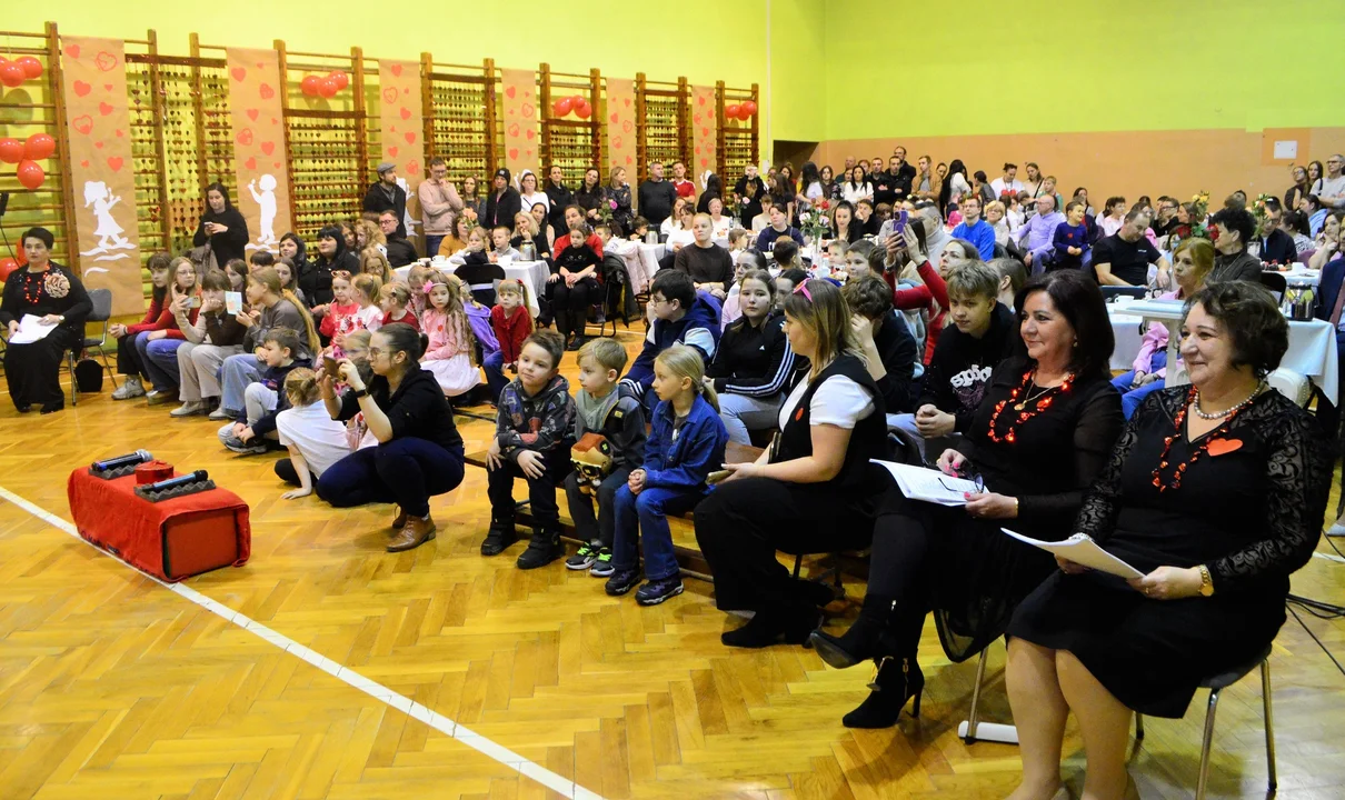 „Zakochana Jedynka”. Tak Szkoła Podstawowa nr 1 w Koźminie Wlkp. powitała przyszłych pierwszoklasistów [ZDJĘCIA] - Zdjęcie główne