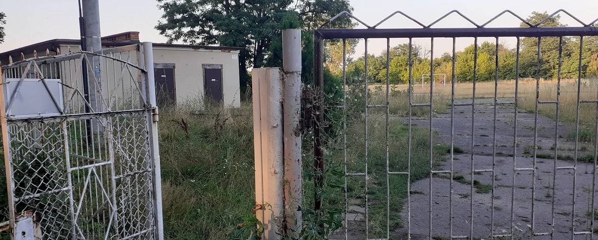 Kiedyś były tu centralne dożynki. Dziś stadion w Marszewie popada w ruinę [ZDJĘCIA] - Zdjęcie główne