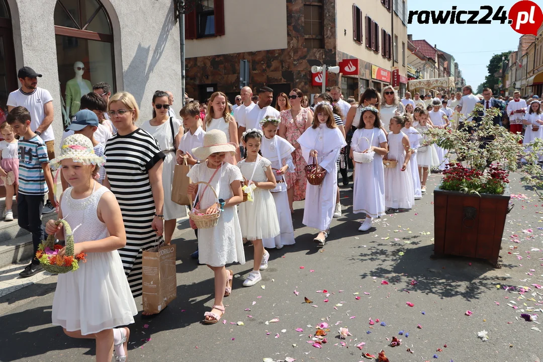 Rawicz. Procesja w Boże Ciało ulicami miasta (2023)