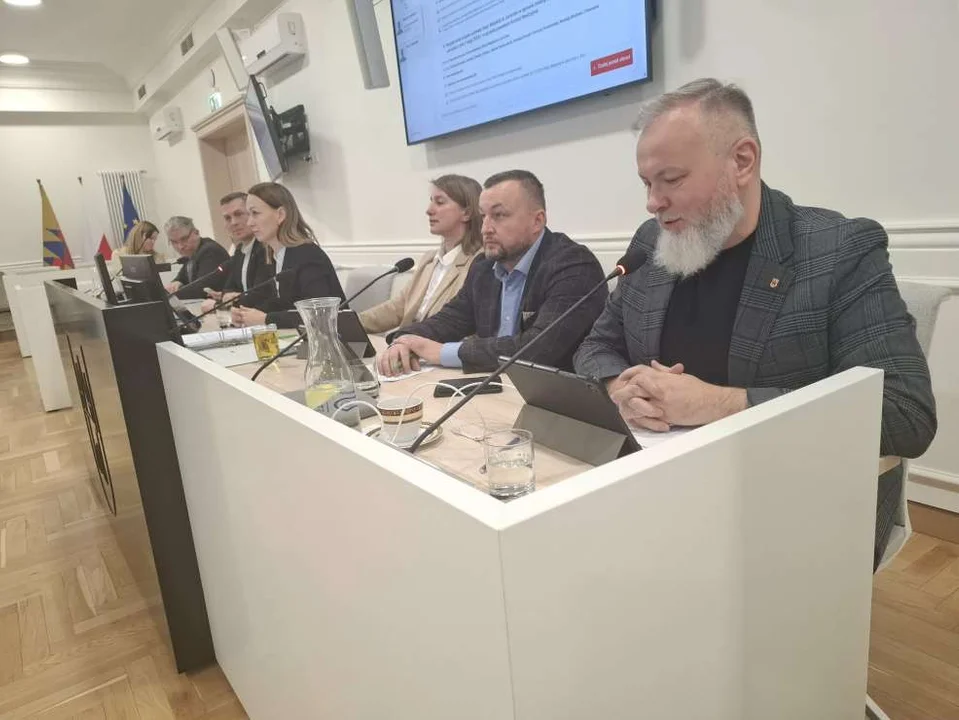 Przegrupowanie sił w Radzie Miejskiej w Jarocinie. Burmistrz pozbawiona większości. Kto, kogo zastąpił - podajemy SZCZEGÓŁY [SONDA] - Zdjęcie główne