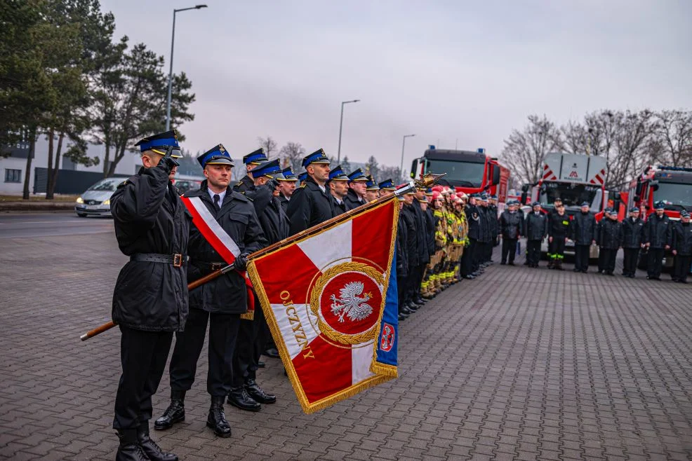 W uroczystości uczestniczyli samorządowcy, strażacy, przedsiębiorcy, pracownicy cywilni komendy, emerytowani funkcjonariusze straży pożarnej