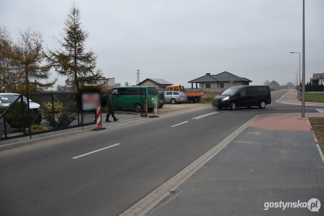 Zniszczony płoty przy ul. Polnej w Krobi