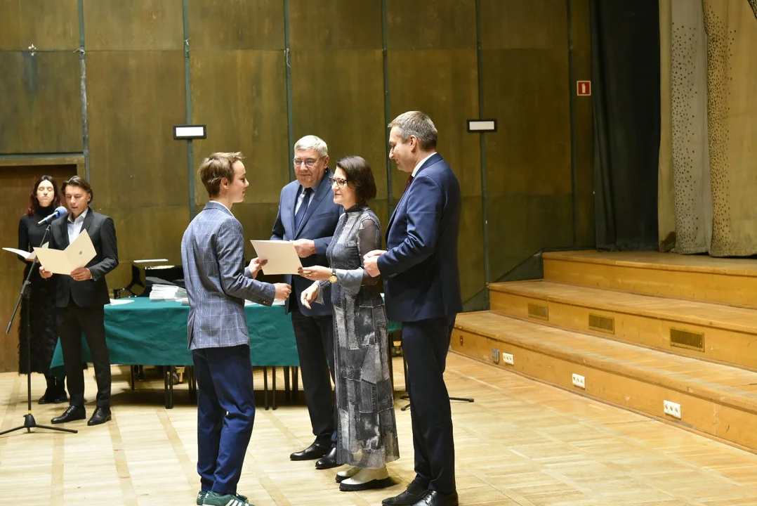 Wyróżnienie dla blisko 350 wybitnych uczniów poznańskich szkół