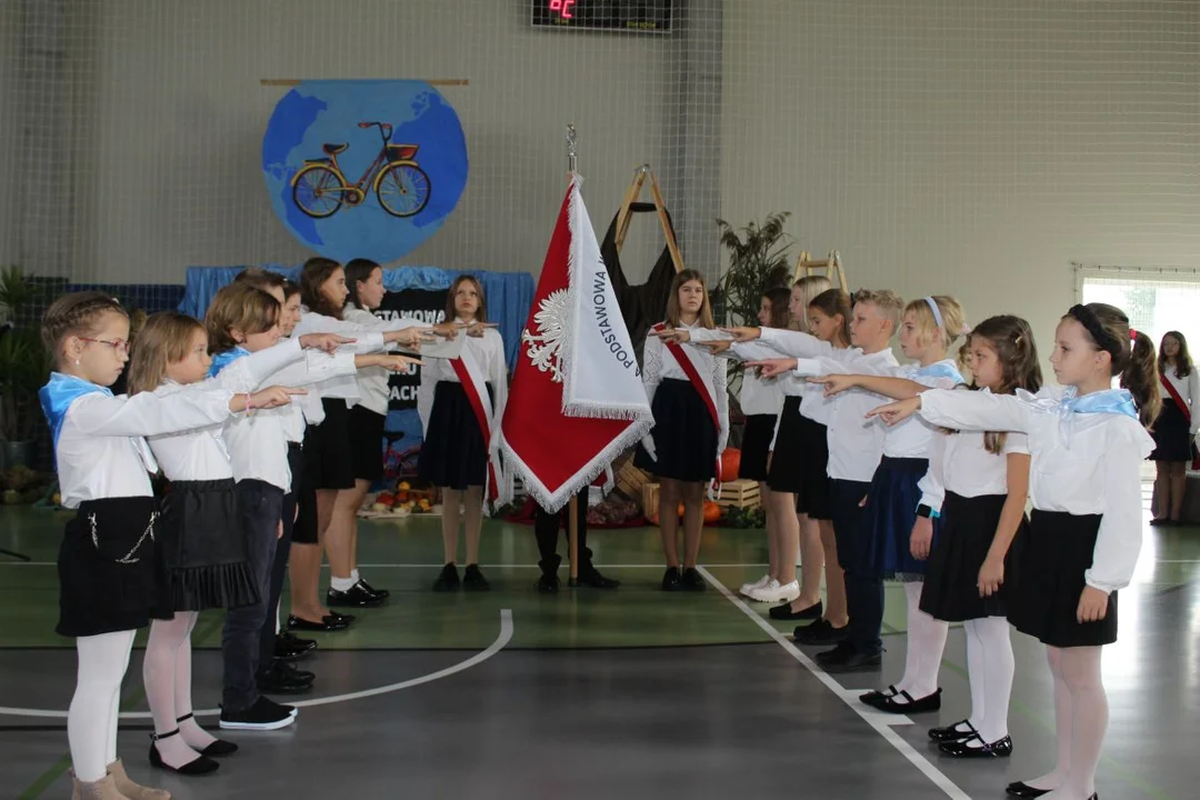 Szkoła w Witaszycach ma nietypowego patrona - Światowy Dzień Roweru [ZDJĘCIA] - Zdjęcie główne