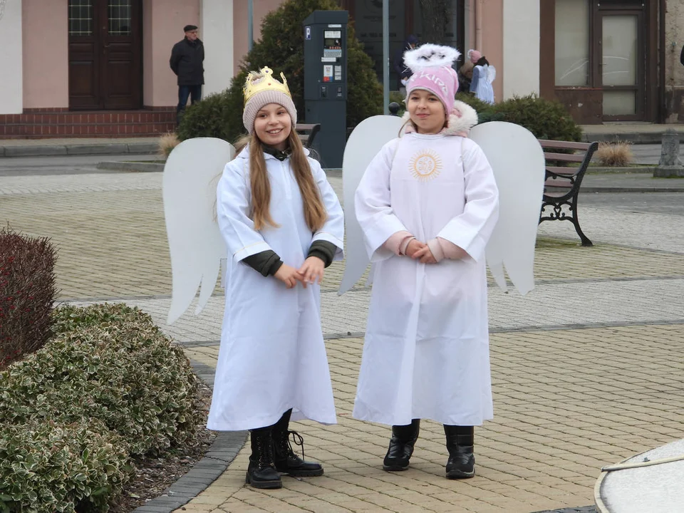 Orszak Trzech Króli i koncert kolęd w kościele w Piaskach Wlkp.