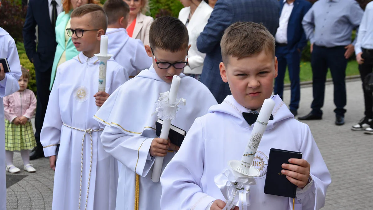 "W kościele czeka Pan Jezus". Ponad 60 dzieci przystąpiło do I Komunii Świętej w gostyńskiej parafii - Zdjęcie główne