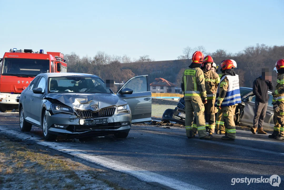 Wypadek na DW434 Gostyń - Poznań. Zderzyły się trzy samochody