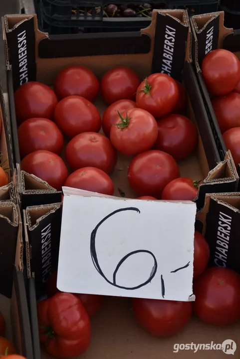 Ceny warzyw i owoców na targowisku miejskim w Gostyniu