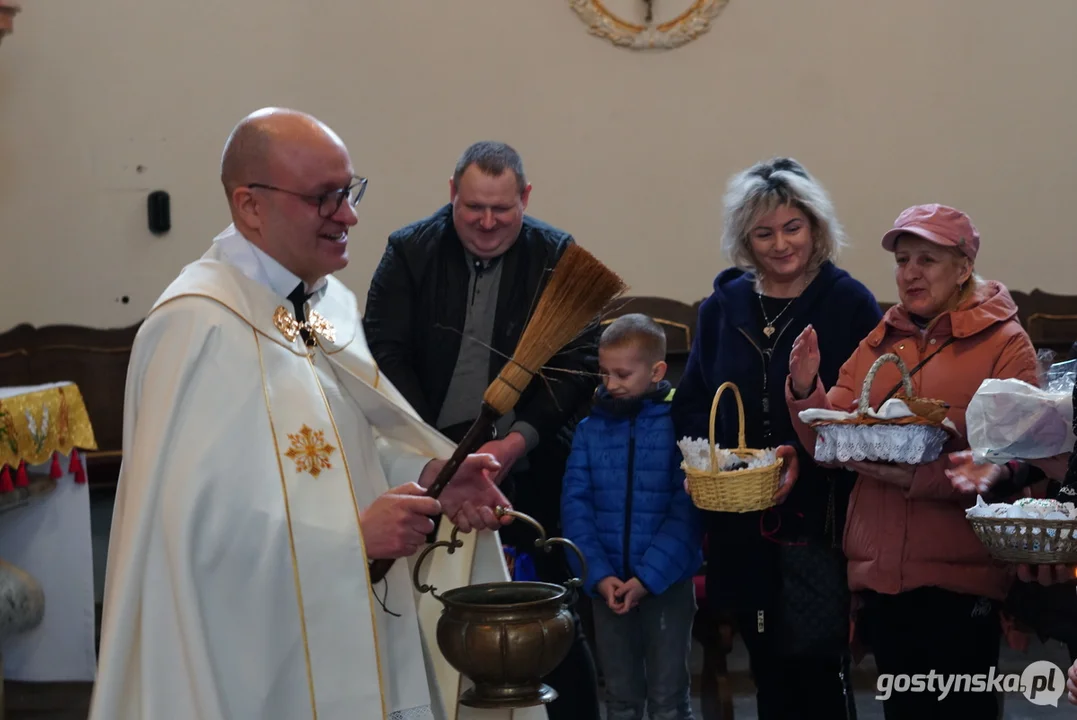 Ukraińskie rodziny na "święconce" w  Świętogórskiej Bazylice