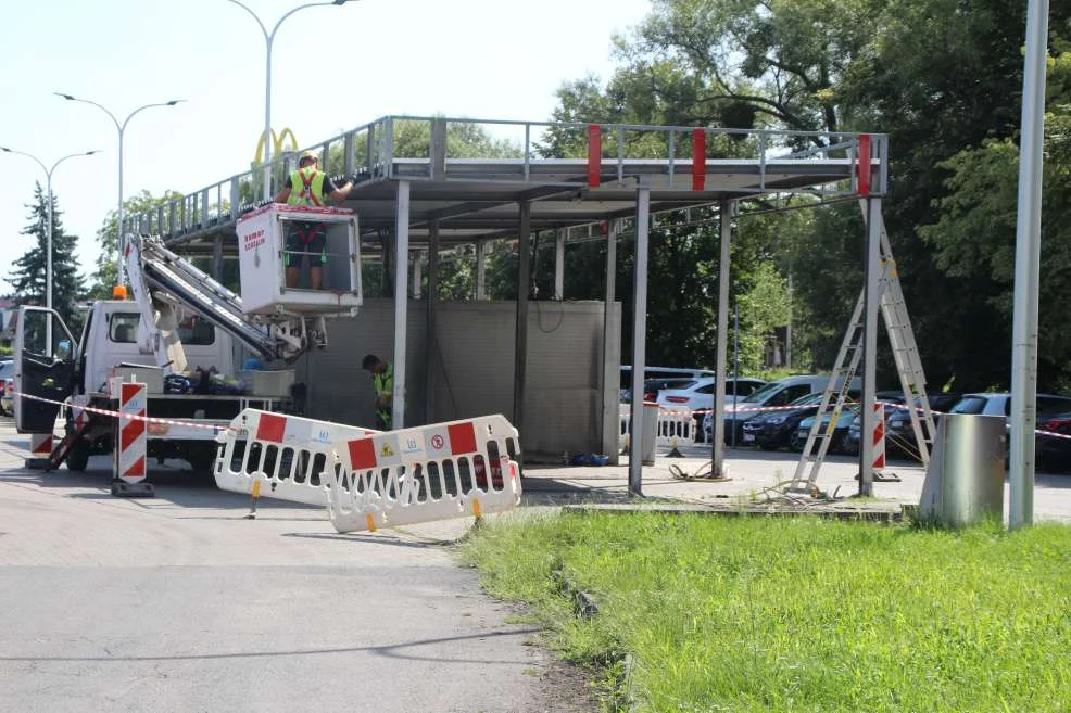 Myjnia samochodowa na parkingu przy ul. św. Ducha