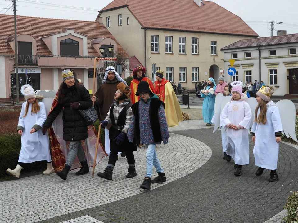 Orszak Trzech Króli i koncert kolęd w kościele w Piaskach Wlkp.