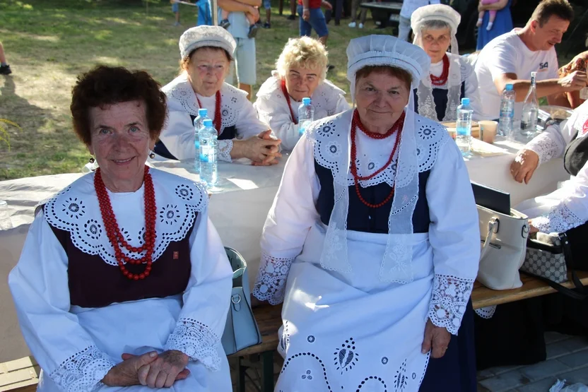 Zabawa dożynkowa w Koźmińcu. W trakcie zbierali przedmioty do "kapsuły czasu" [ZDJĘCIA] - Zdjęcie główne