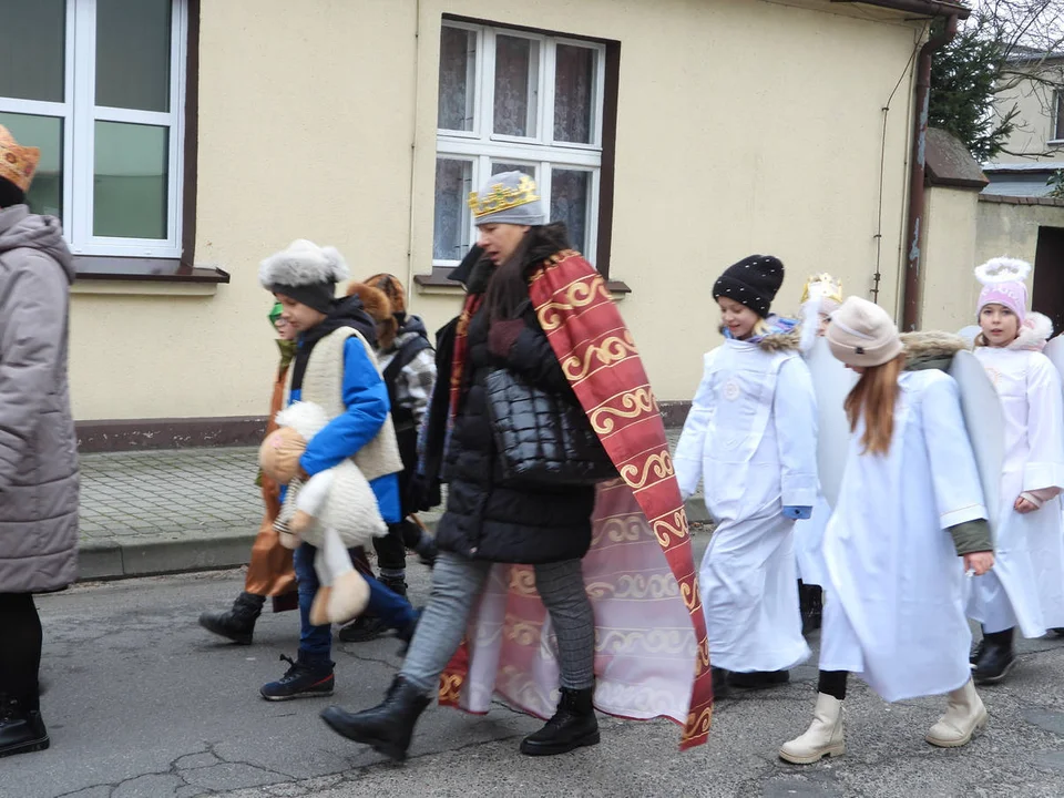 Orszak Trzech Króli i koncert kolęd w kościele w Piaskach Wlkp.