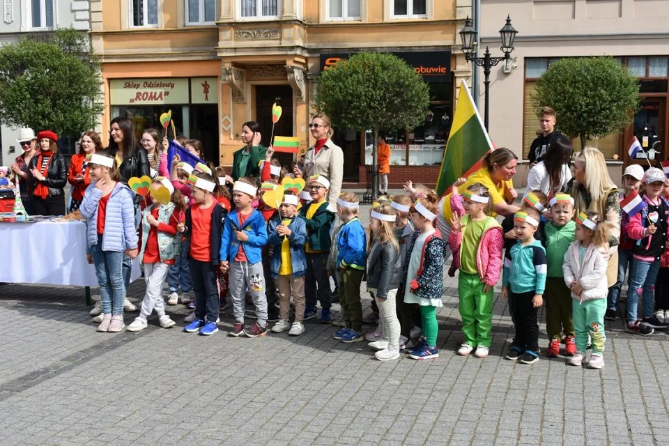 Krotoszyn. Miasteczko europejskie i pochód przedszkolaków