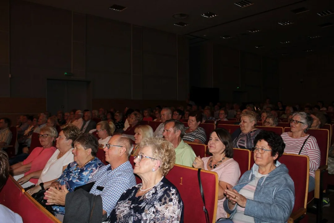 Do tej pory gośćmi seniorów byli satyryk Jacek Fedorowicz i aktorka Laura Łącz