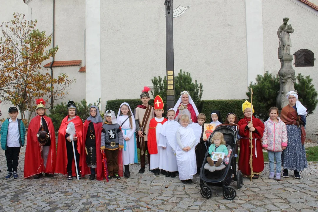 Marsz Wszystkich Świętych w parafii św. Marcina w Jarocinie