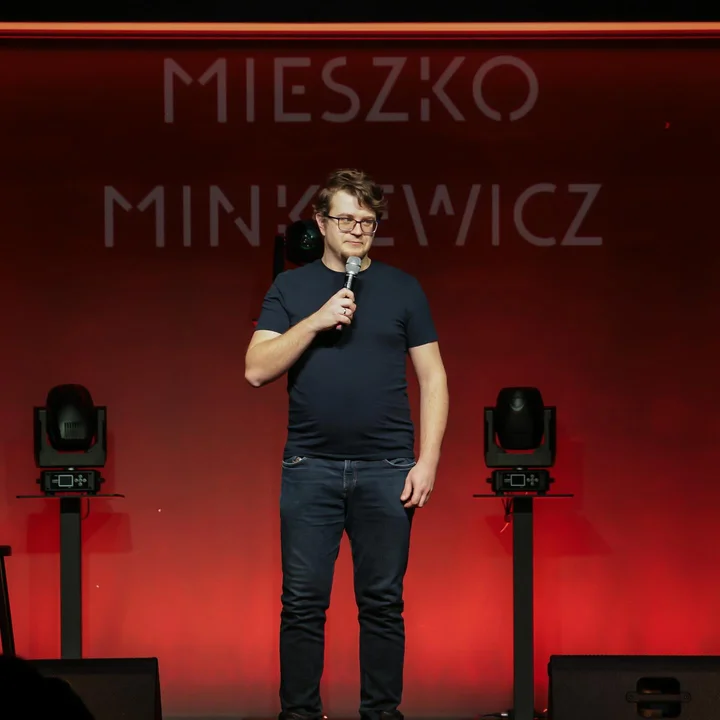 Mieszko Minkiewicz w Pleszewie. Było ostro i śmiesznie - Zdjęcie główne