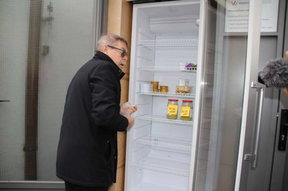 Oddanie do użytku lodówki społecznej w Jarocinie