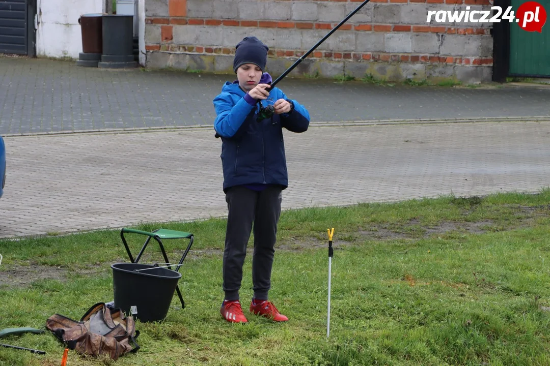 Uczniowie szkoły w Sarnowie łowili ryby