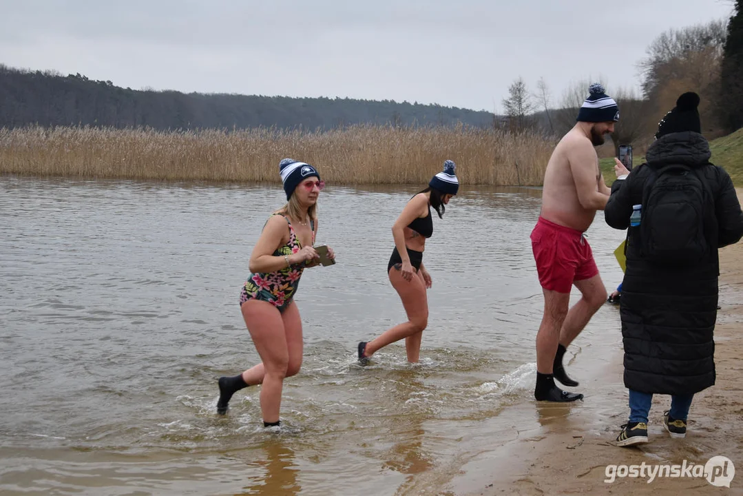 Klub Morsów "Niedźwiedź" Gostyń zorganizował dla WOŚP piknik na plaży jeziora cichowskiego