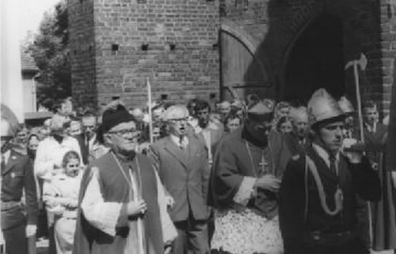 Wizyta  arcybiskupa krakowskiego, kardynała Karola Wojtyły w Gostyniu. 50-lecie koronacji Obrazu Matki Bożej Świętogórskiej - 1978 r.