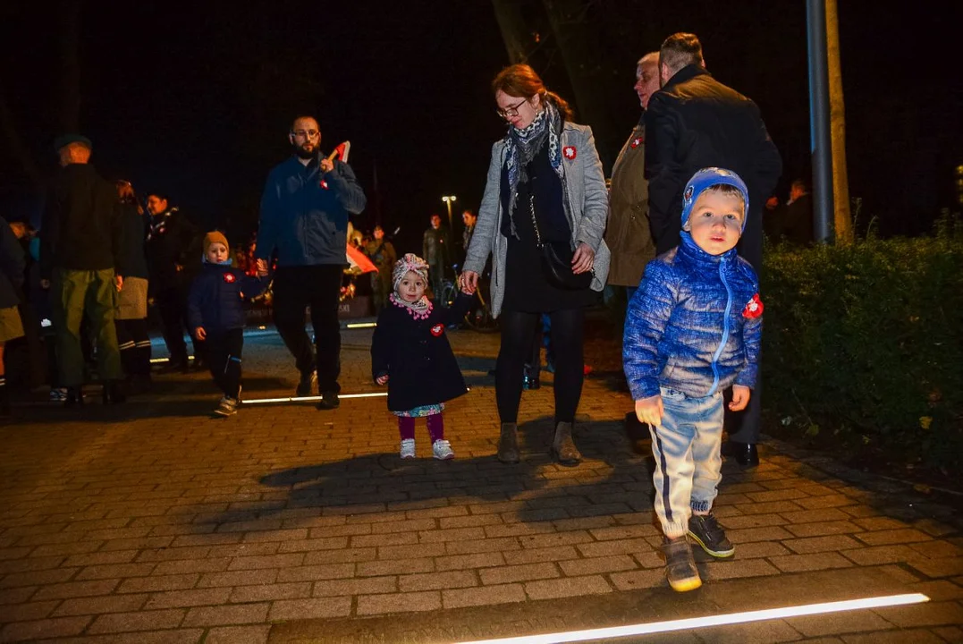 Obchody Święta Niepodległości w Jarocinie. Capstrzyk w parku mjr. Zbigniewa hr. Ostroroga-Gorzeńskiego