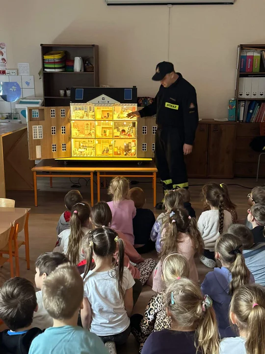 Krotoszyn. Wizyta strażaków w przedszkolu
