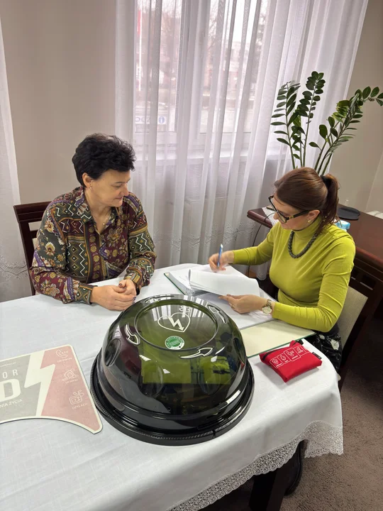 To sprzęt, który ratuje ludzkie życie. Defibrylator AED dla sołectwa - Zdjęcie główne