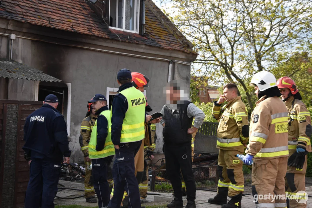 Groźny pożar w Łęce Wielkiej. Mieszkanie spłonęło doszczętnie