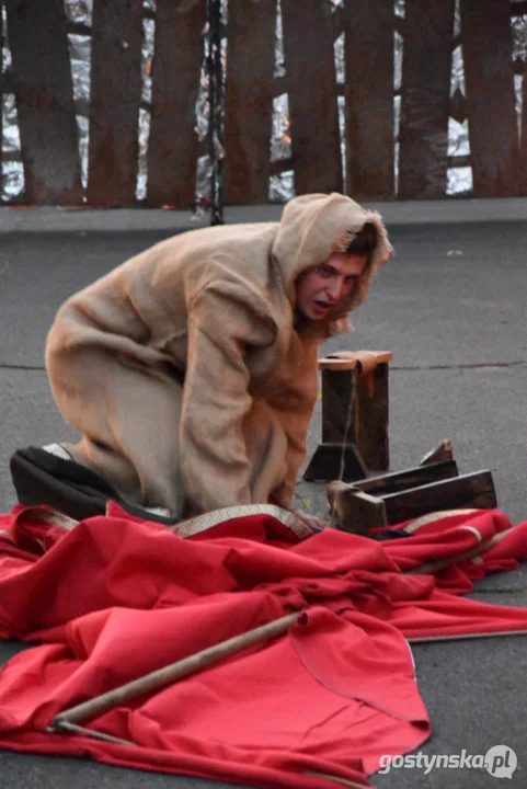 Plenerowy teatr w Piaskach. Niezapomniane przeżycia przy „Zapomnianej historii”, udana zabawa w „Polowanie na motyle”