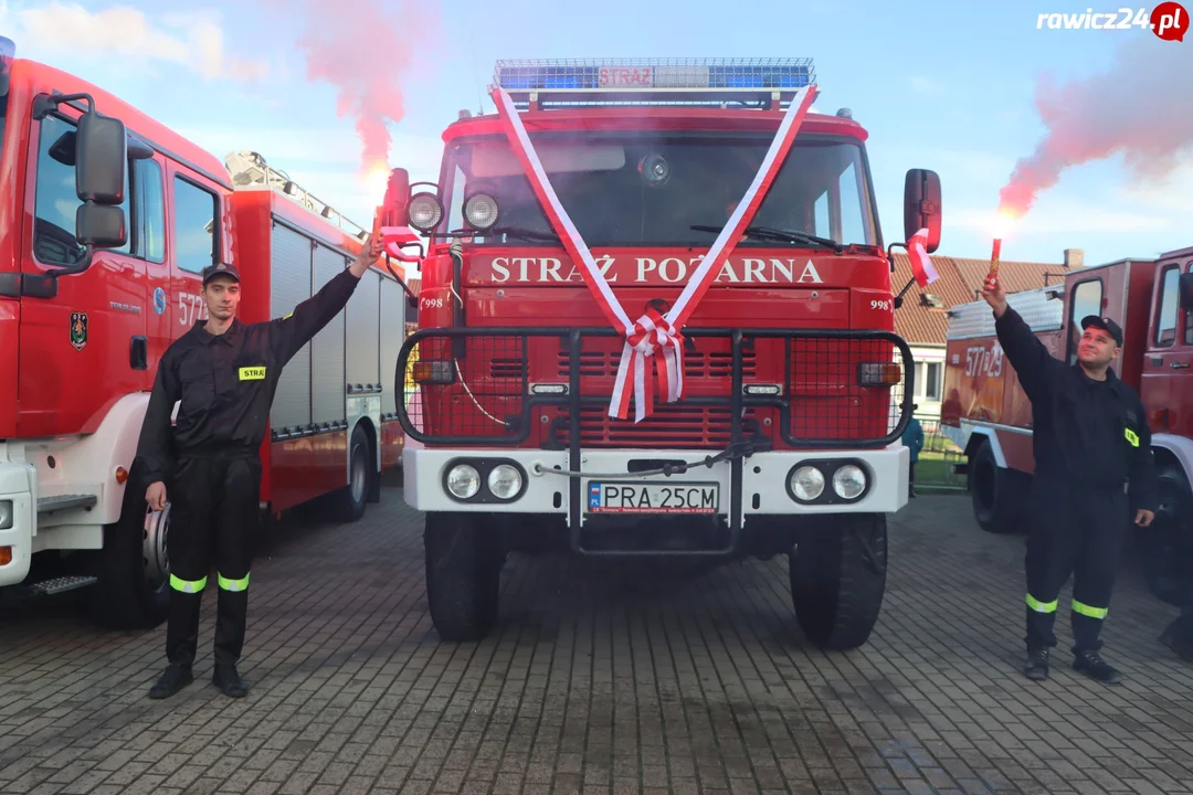 Powitanie auta strażackiego w Dubinie