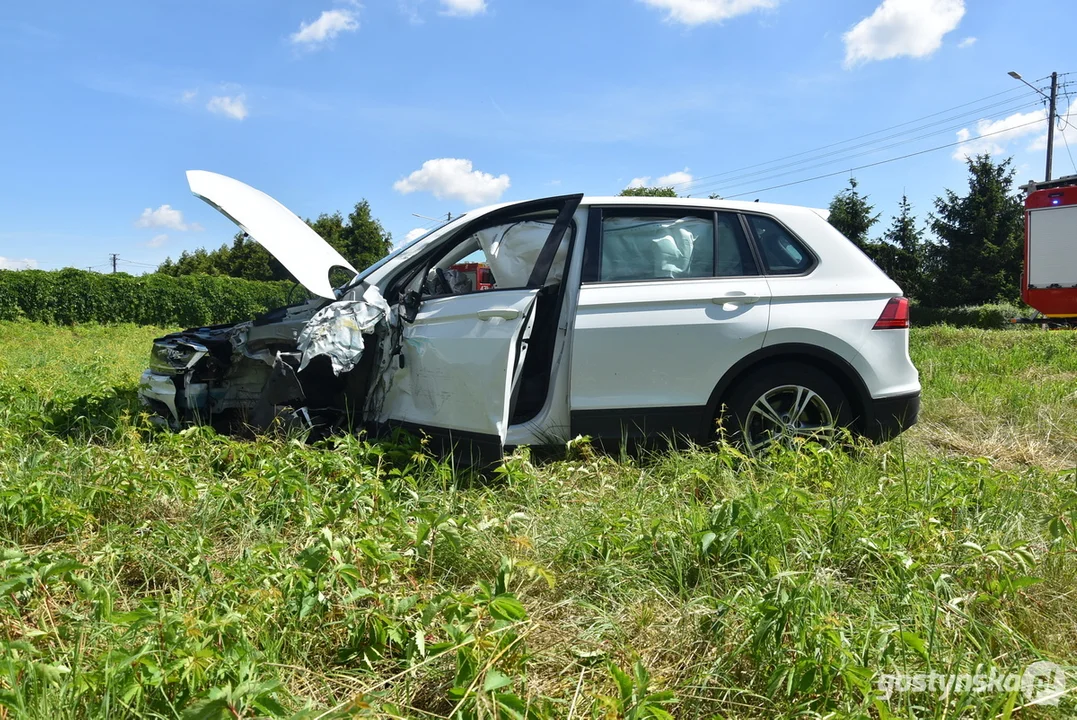 Zderzenie samochodu osobowego z ciężarówką przed przychodnią w Krobi