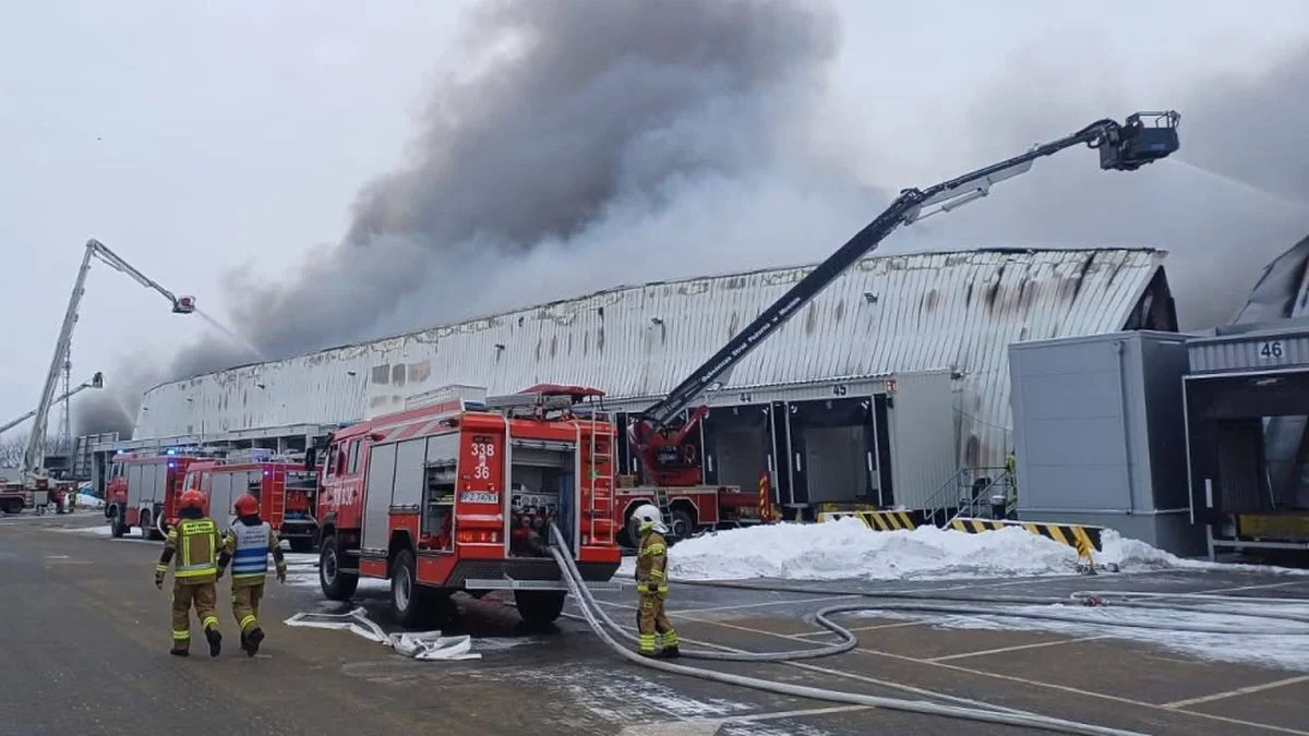 Pożar hali magazynowej w Tarnowie Podgórnym