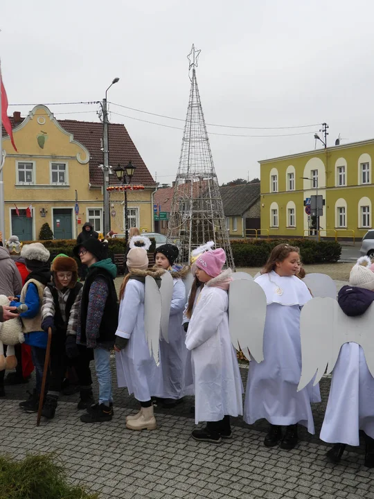 Orszak Trzech Króli i koncert kolęd w kościele w Piaskach Wlkp.