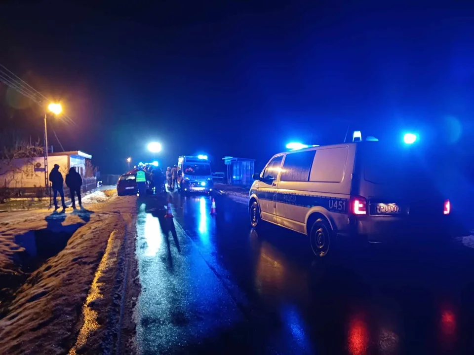 Jedna osoba trafiła do szpitala po zderzeniu dwóch aut w Dąbrowie (gm. Jarocin).