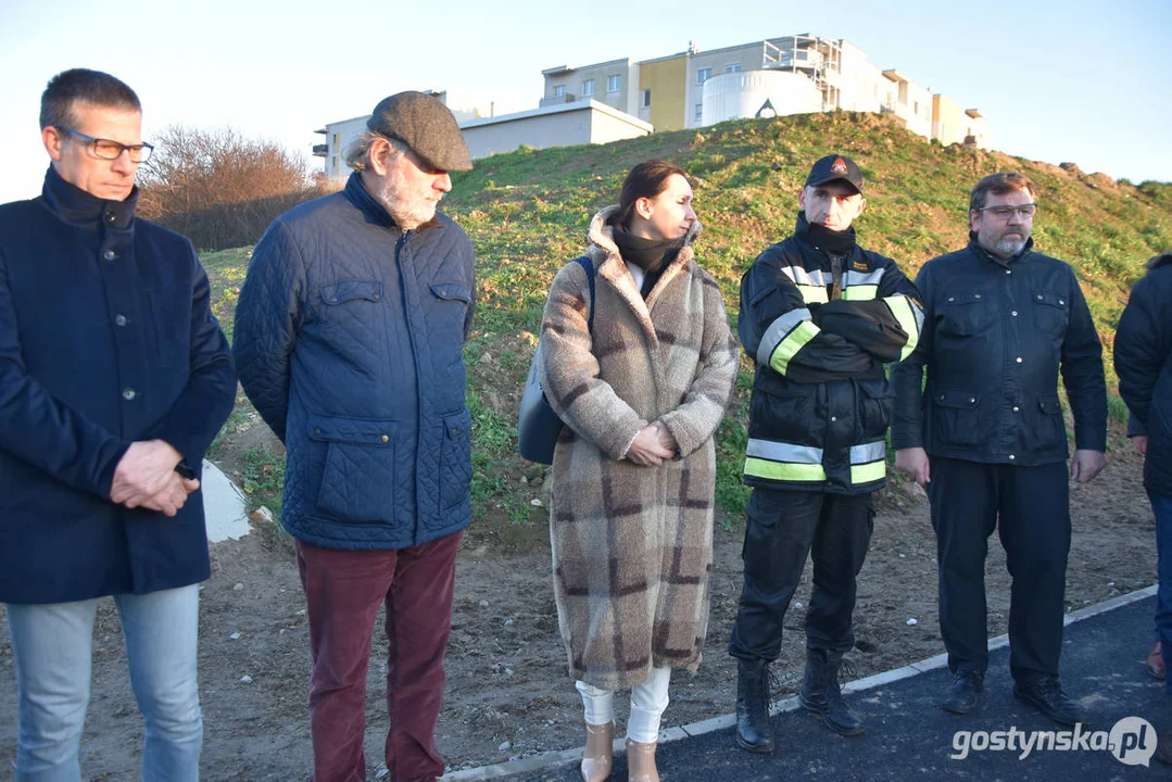 Otwarcie nowej drogi w Gostyniu - spacer samorządowców i mieszkańców