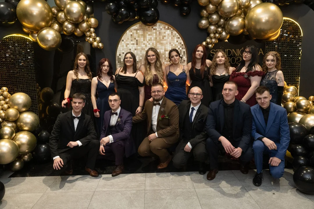 Studniówka ZSP nr 2 w Krotoszynie. Polonez, emocje i wyjątkowy wieczór [ZDJĘCIA] - Zdjęcie główne