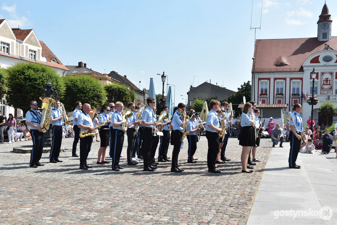 Gostyń - Boże Ciało 2023 - procesja ulicami miasta