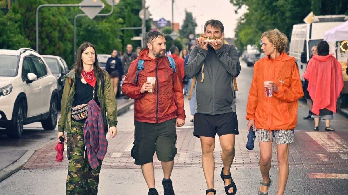 Błotne zdjęcia z pierwszego dnia Jarocin Festiwal 2026