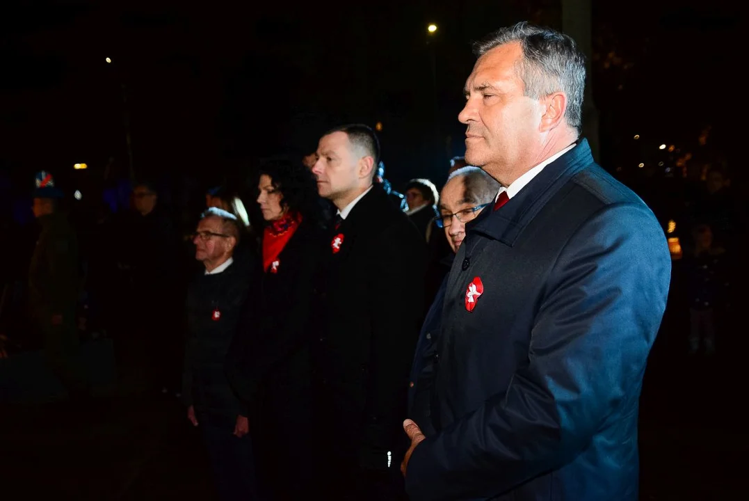 Obchody Święta Niepodległości w Jarocinie. Capstrzyk w parku mjr. Zbigniewa hr. Ostroroga-Gorzeńskiego