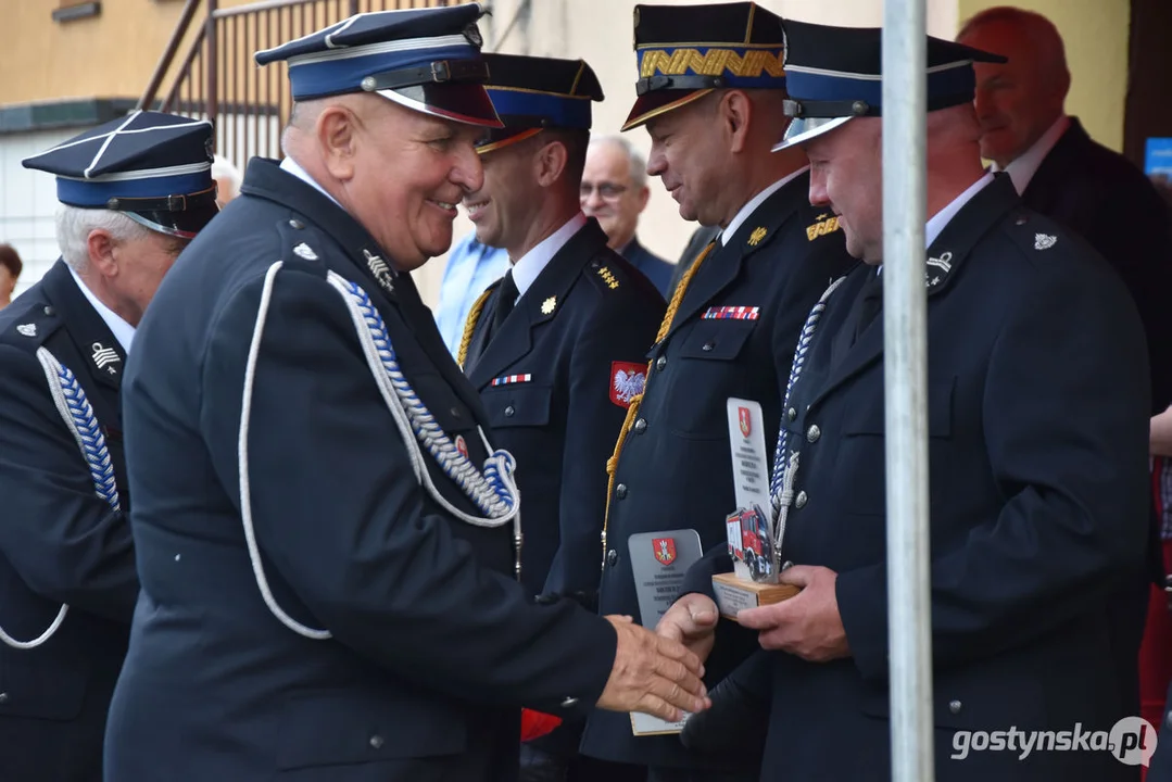 Przekazanie wozu strażackiego dla jednostki OSP w Pogorzeli