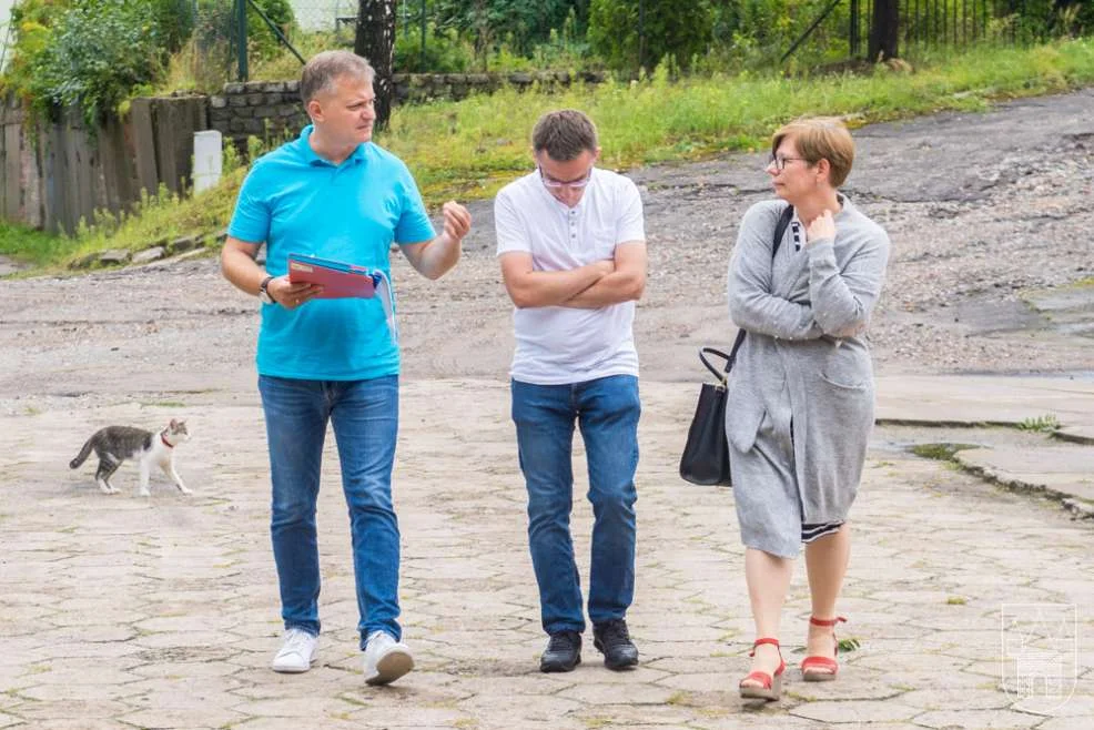 Burmistrz Jarocina odwiedziła mieszkania socjalne w Wilczyńcu i na Parowozowni