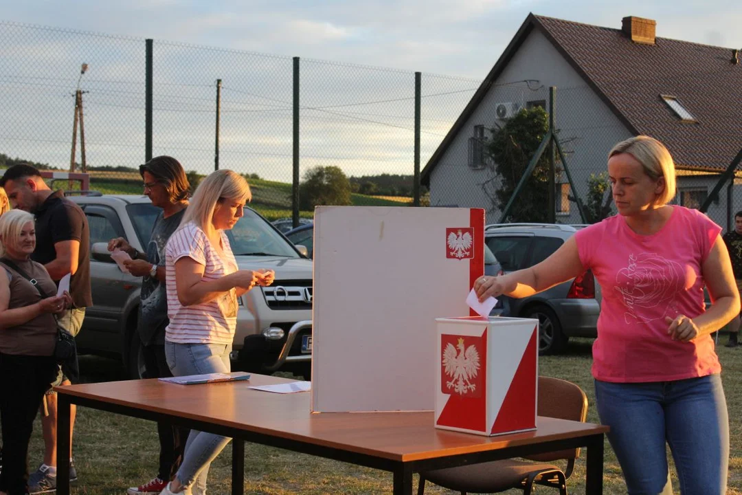 Po trzech tygodniach chciano odwołać sołtyskę Brzóstkowa. Zaskakujący wynik zebrania wiejskiego