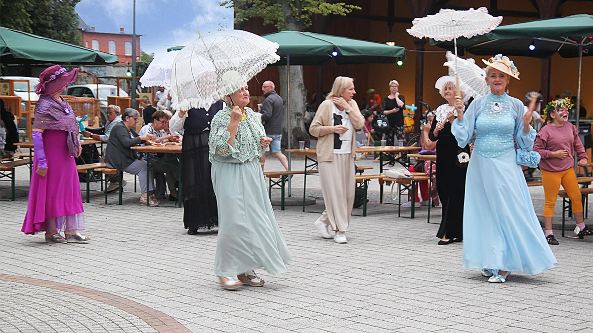 Piknik partnerski w parku przy domu kultury w Rawiczu [ZDJĘCIA] - Zdjęcie główne