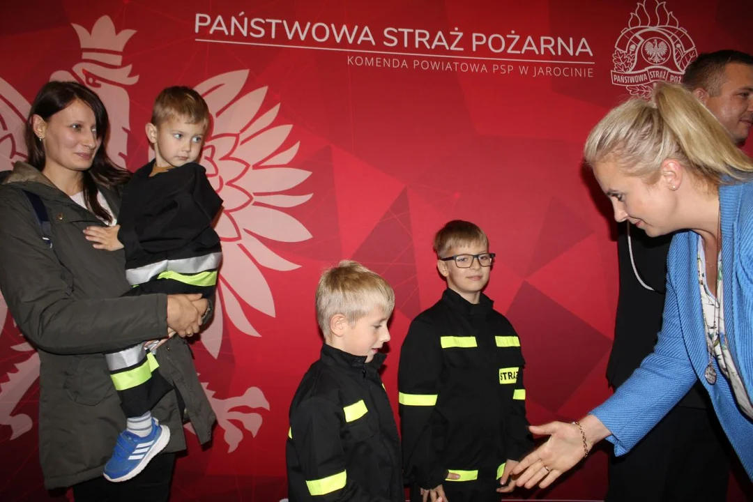 Wręczenie promes 32 Młodzieżowym Drużynom Pożarniczym z powiatu jarocińskiego